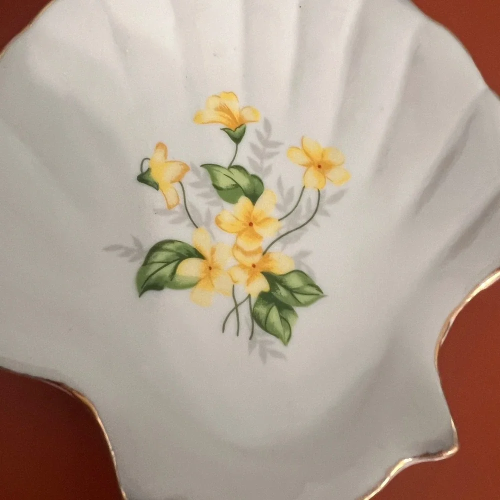 Vintage Porcelain Scallop Shell Trinket Dish Yellow Floral Gold Rim Ring Holder
